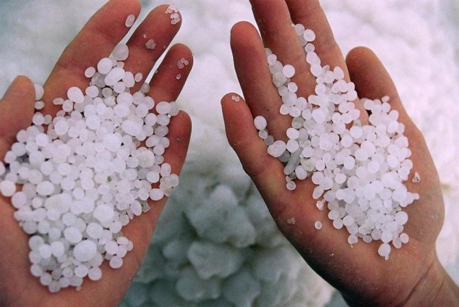 Sea salt will help temporarily relieve the symptoms of underarm hyperhidrosis