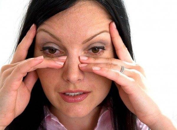 Why do cracks and peeling skin around the eyes appear?